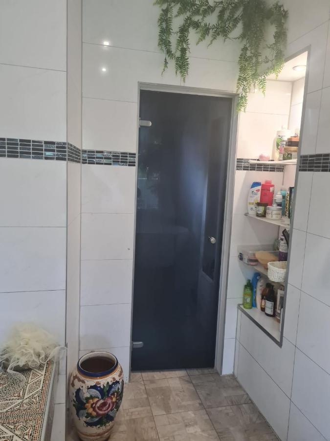 Cozy Room With A Beautiful Garden View Baunatal Exterior photo